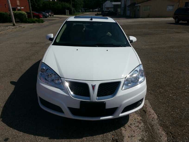 Pontiac G6 2010 photo 2