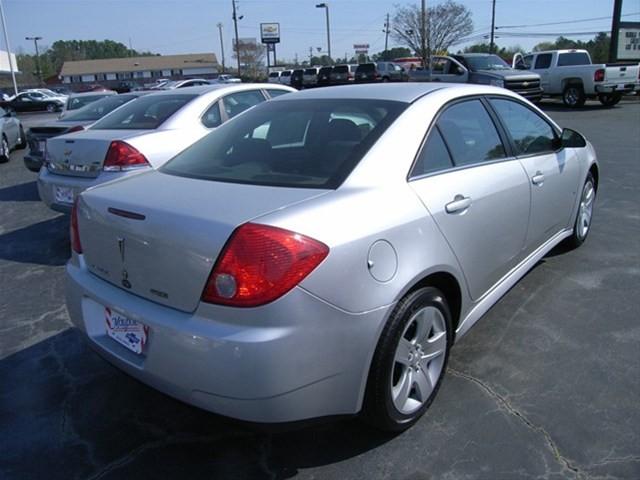 Pontiac G6 2010 photo 2