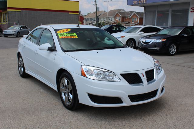 Pontiac G6 2010 photo 2