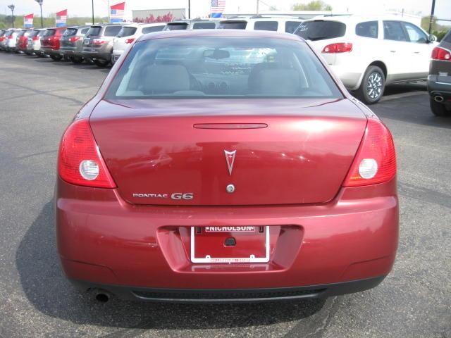 Pontiac G6 2010 photo 2