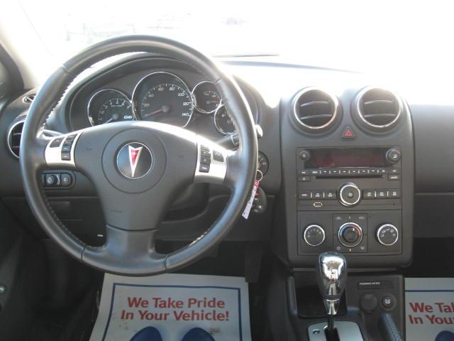 Pontiac G6 2010 photo 2