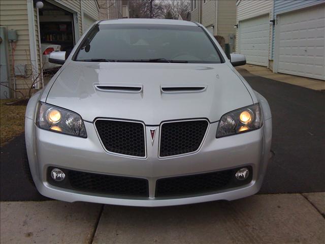 Pontiac G8 2009 photo 1