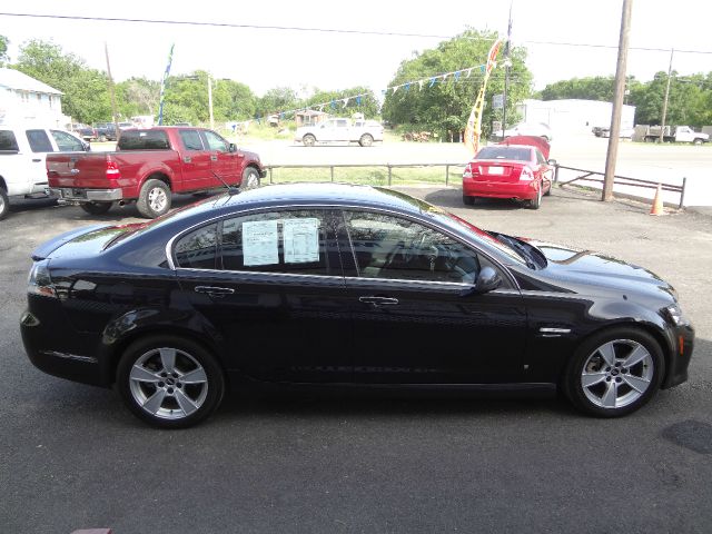 Pontiac G8 2009 photo 1