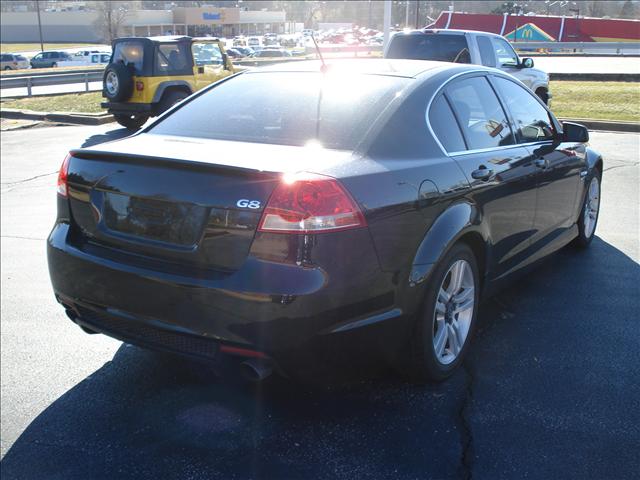 Pontiac G8 2009 photo 2