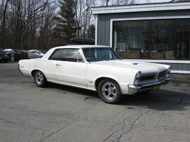 Pontiac GTO 1965 photo 2