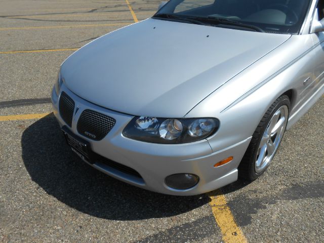 Pontiac GTO 2004 photo 2