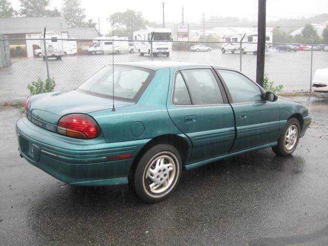 Pontiac Grand Am SE Sedan