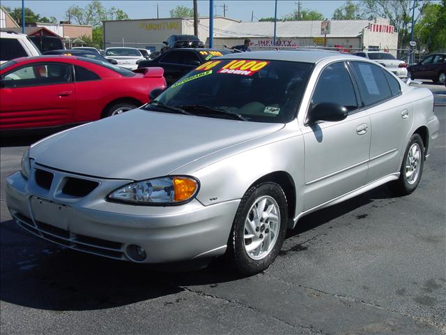 Pontiac Grand Am 4WD Supercrew Styleside 5-1/2 Ft Box XLT Sedan