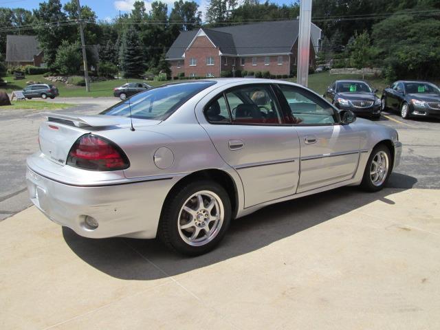 Pontiac Grand Am 2004 photo 2