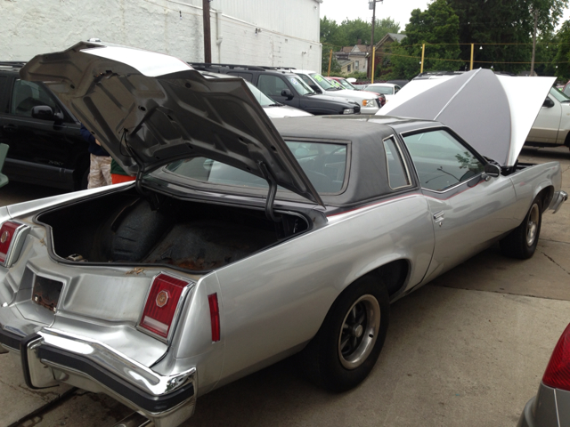 Pontiac Grand Prix 1976 photo 5