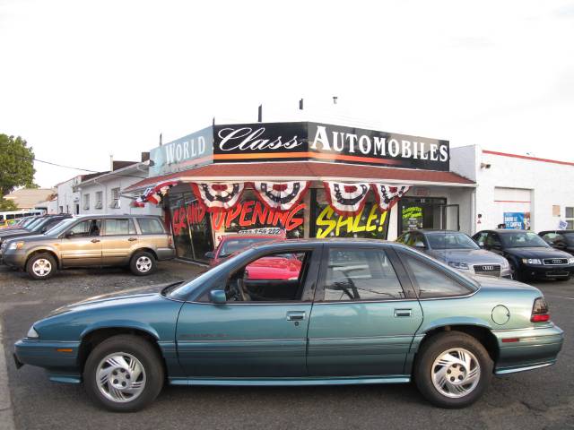 Pontiac Grand Prix SE Sedan