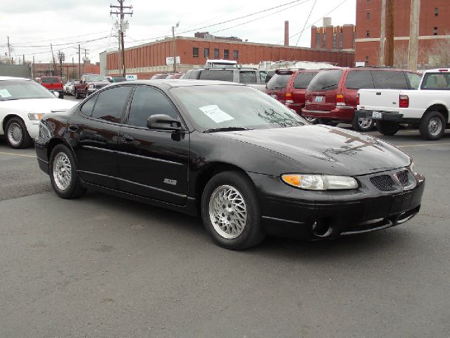 Pontiac Grand Prix XUV SLE 4WD Sedan