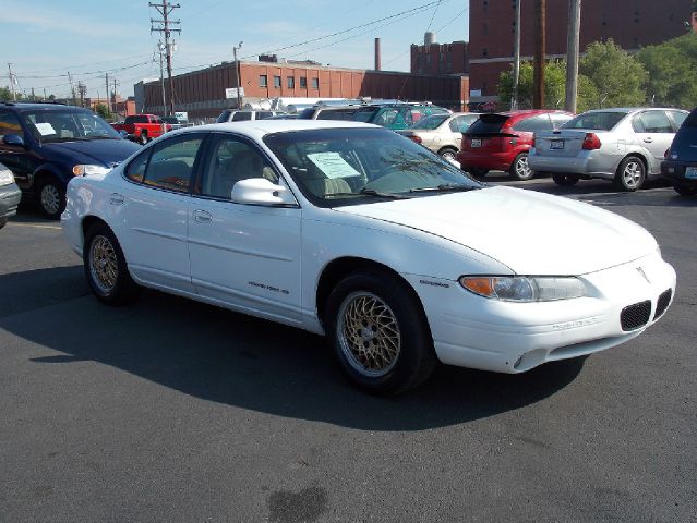 Pontiac Grand Prix 1997 photo 2