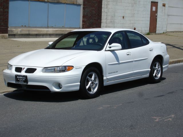 Pontiac Grand Prix XUV SLE 4WD Sedan