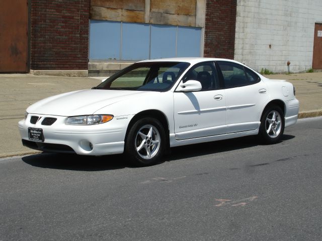 Pontiac Grand Prix 1999 photo 1