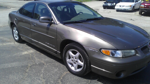 Pontiac Grand Prix 2000 photo 2