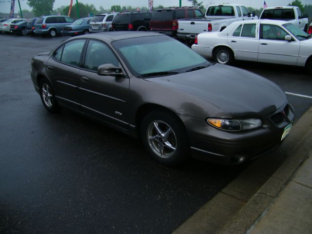 Pontiac Grand Prix 2000 photo 2