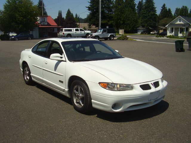 Pontiac Grand Prix 2000 photo 2