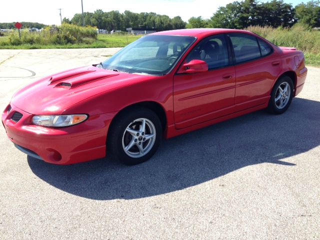 Pontiac Grand Prix 2000 photo 2