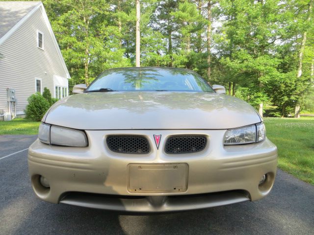 Pontiac Grand Prix 2000 photo 2