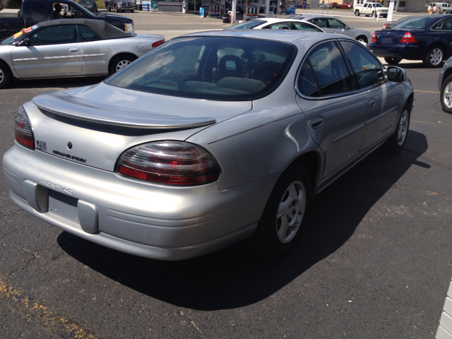 Pontiac Grand Prix 2000 photo 2