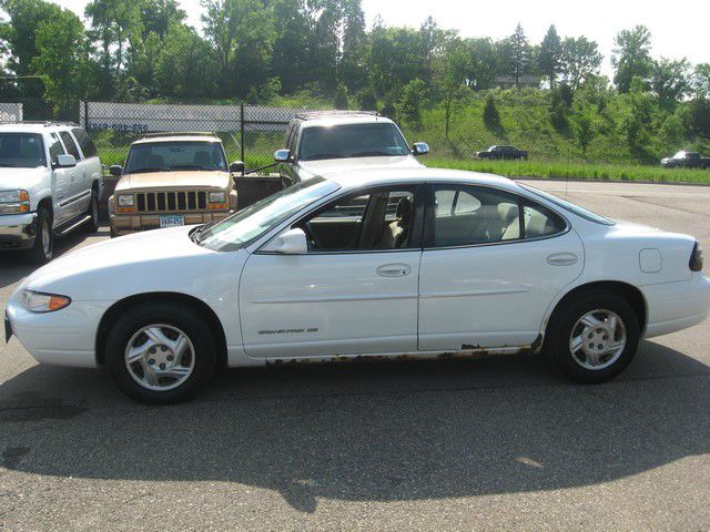 Pontiac Grand Prix Sport -5 Speed-stick-4x4 Sedan