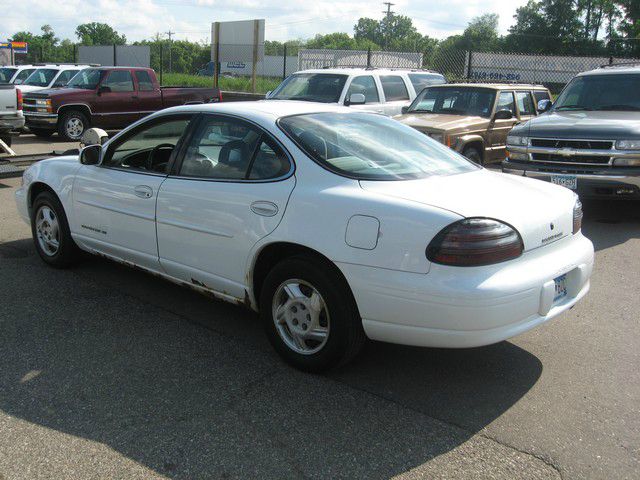 Pontiac Grand Prix 2000 photo 2