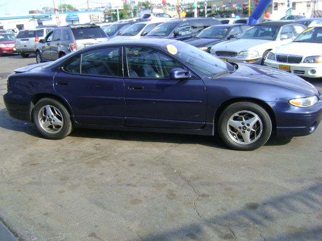 Pontiac Grand Prix 2001 photo 2