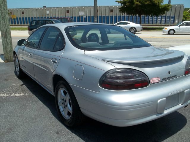 Pontiac Grand Prix Sport -5 Speed-stick-4x4 Sedan