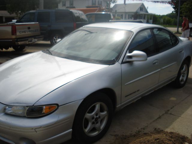 Pontiac Grand Prix 2001 photo 2