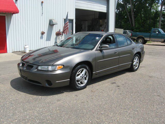 Pontiac Grand Prix XUV SLE 4WD Sedan