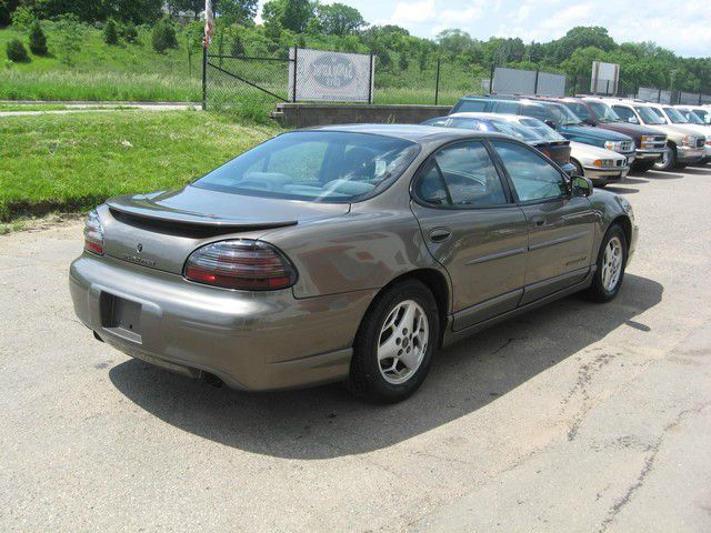 Pontiac Grand Prix 2001 photo 2