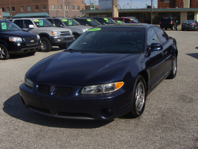 Pontiac Grand Prix XUV SLE 4WD Sedan