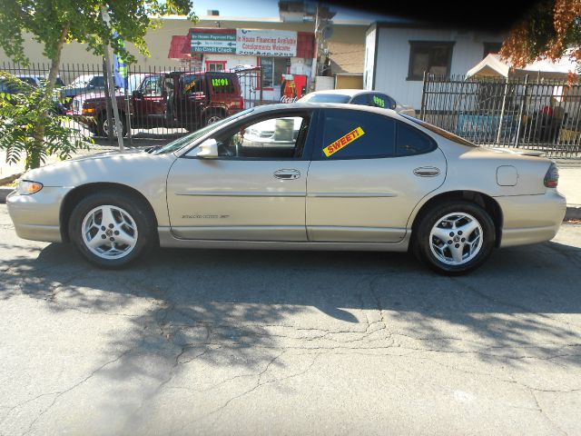 Pontiac Grand Prix 2001 photo 2