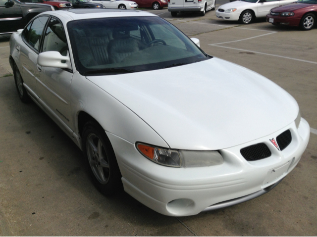 Pontiac Grand Prix 2001 photo 0