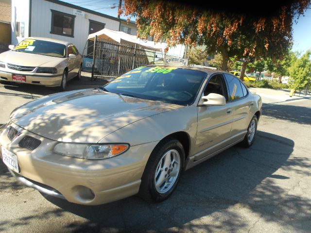 Pontiac Grand Prix XUV SLE 4WD Sedan