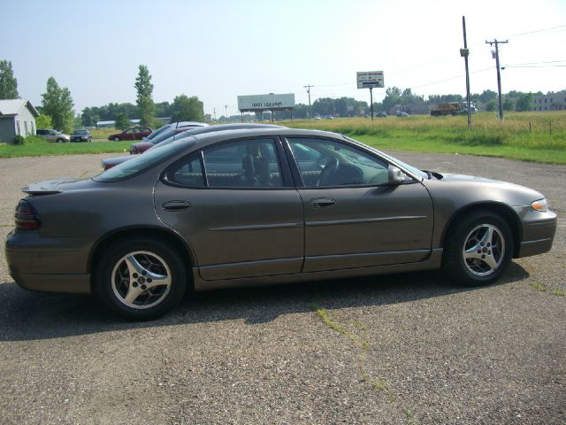 Pontiac Grand Prix XUV SLE 4WD Sedan