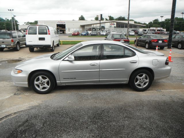 Pontiac Grand Prix 2001 photo 2