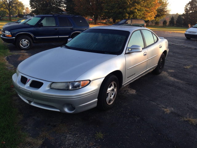 Pontiac Grand Prix 2002 photo 2