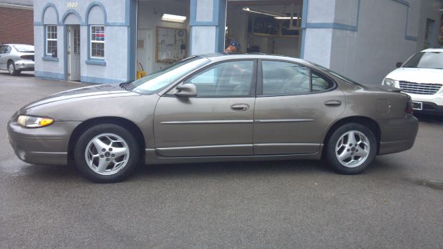 Pontiac Grand Prix 2002 photo 2