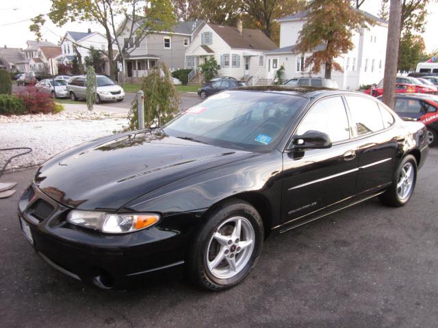 Pontiac Grand Prix SE Sedan