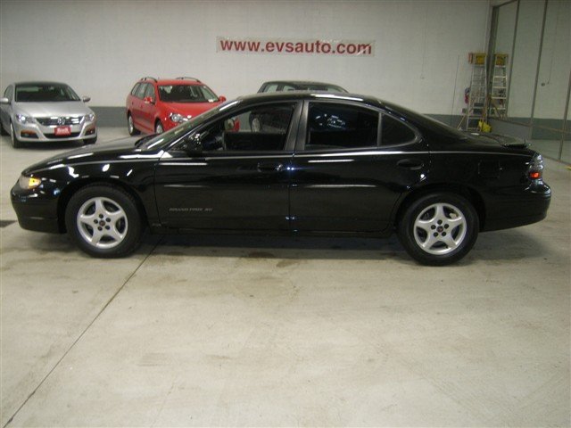 Pontiac Grand Prix 2002 photo 2