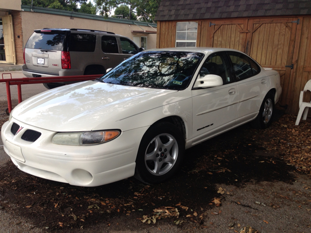 Pontiac Grand Prix 2002 photo 1