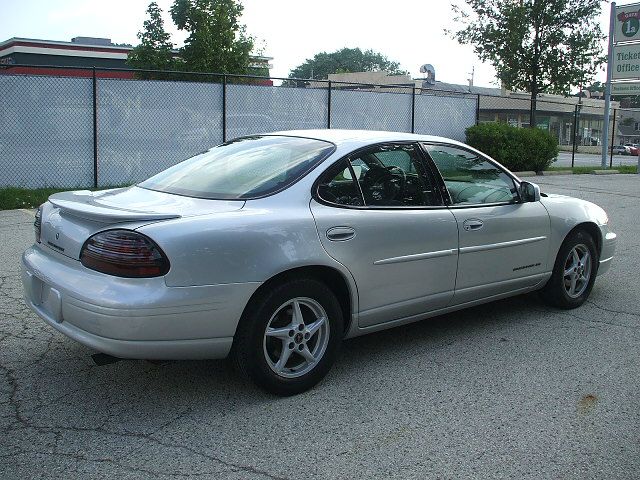 Pontiac Grand Prix SE Sedan