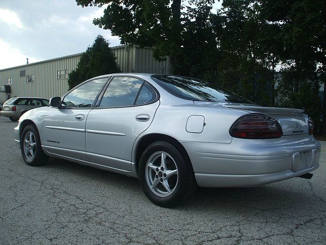 Pontiac Grand Prix 2002 photo 2