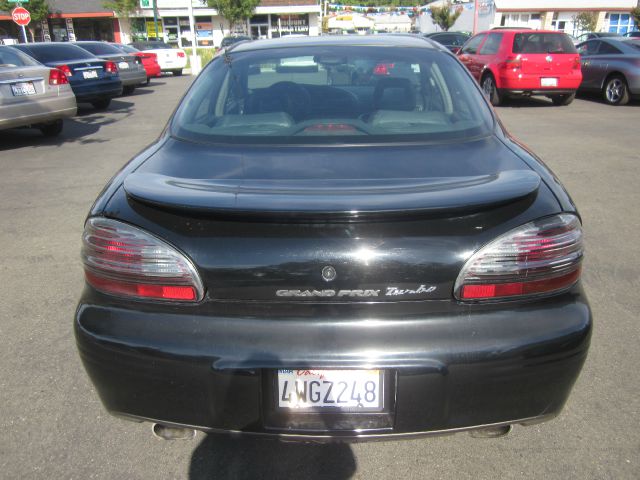 Pontiac Grand Prix 2002 photo 2