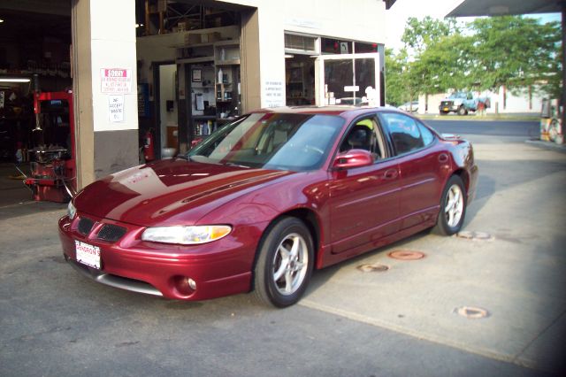 Pontiac Grand Prix 2002 photo 2