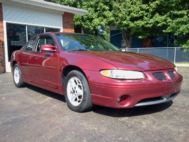 Pontiac Grand Prix 2002 photo 2