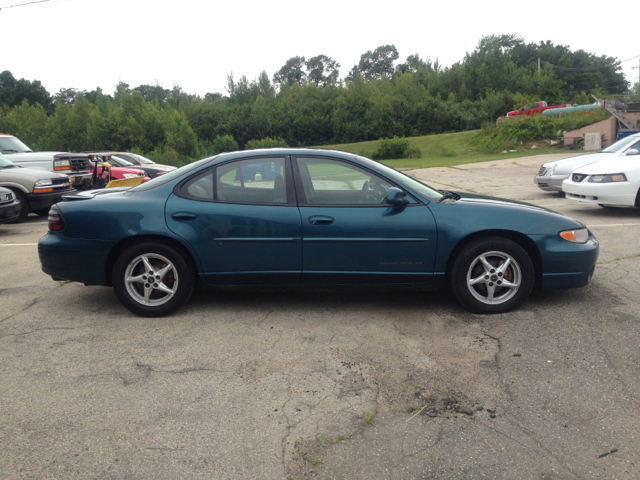 Pontiac Grand Prix SE Sedan