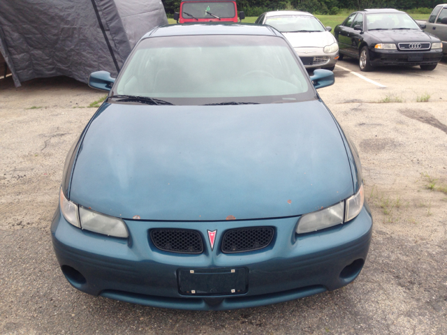 Pontiac Grand Prix 2002 photo 2